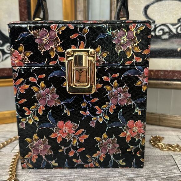 Floral Embossed Design Crossbody Box Bag - Picture 3 of 10